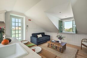 The Green House by Santiago de Alfama