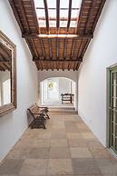 The Green House by Santiago de Alfama