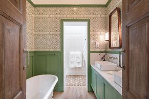 The Green House by Santiago de Alfama