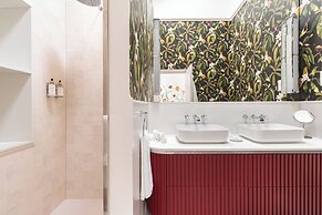 The Green House by Santiago de Alfama