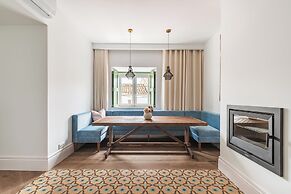 The Green House by Santiago de Alfama