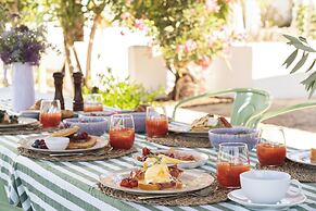 The Green House by Santiago de Alfama