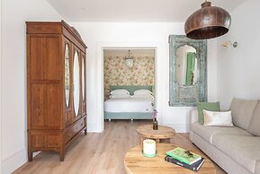 The Green House by Santiago de Alfama