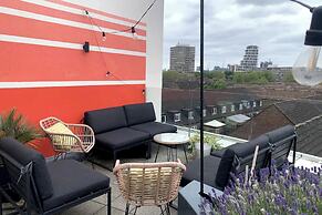 Stylish 2BD Flat With Private Balcony - Battersea