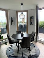 Stylish 2BD Flat With Private Balcony - Battersea