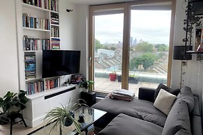 Stylish 2BD Flat With Private Balcony - Battersea