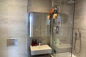 Stylish 2BD Flat With Private Balcony - Battersea