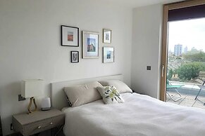 Stylish 2BD Flat With Private Balcony - Battersea