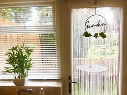 Cosy Coach House Garden Apt by the Sea Res Parking