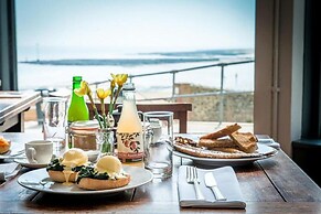 Cosy Coach House Garden Apt by the Sea Res Parking