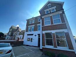 Cosy Coach House Garden Apt by the Sea Res Parking