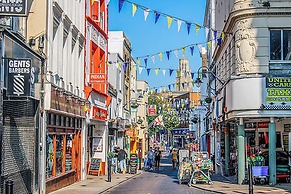 Cosy Coach House Garden Apt by the Sea Res Parking