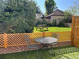 Cosy Coach House Garden Apt by the Sea Res Parking