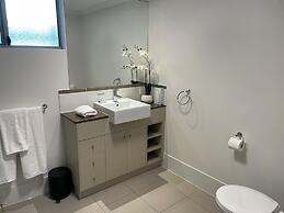 Tropical Luxe Apartment