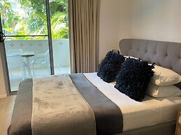 Tropical Luxe Apartment