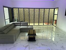Tino Luxury House & Residence