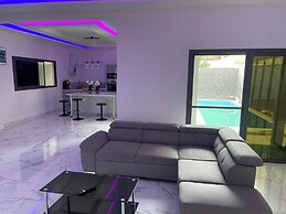Tino Luxury House & Residence