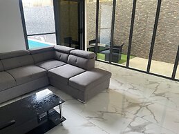 Tino Luxury House & Residence