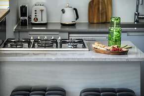 Turquoise Chic Dizengoff CTR by SeaNRent