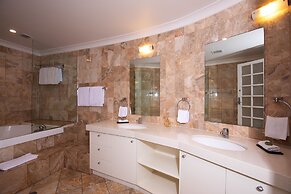 71 Hastings Street - Beachfront