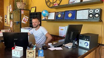 ESENIN 1 Hostel & Bar