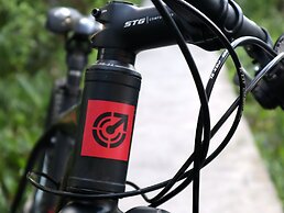 ESENIN 1 Hostel & Bar