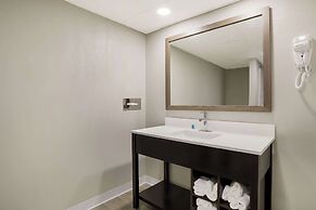 Suburban Studios Milwaukee Airport