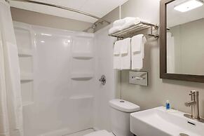 Suburban Studios Milwaukee Airport