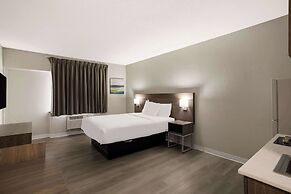 Suburban Studios Milwaukee Airport