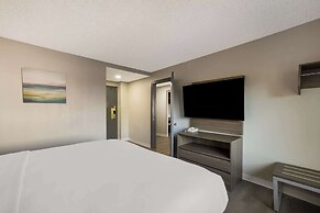 Suburban Studios Milwaukee Airport