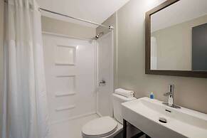 Suburban Studios Milwaukee Airport