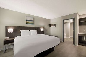 Suburban Studios Milwaukee Airport