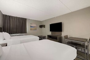 Suburban Studios Milwaukee Airport