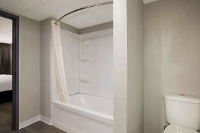 Suburban Studios Milwaukee Airport