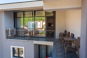 Rooftop Apartments & Rooms