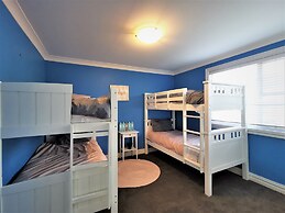 Comfy 4 Bedroms Corner House