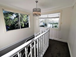 Comfy 4 Bedroms Corner House