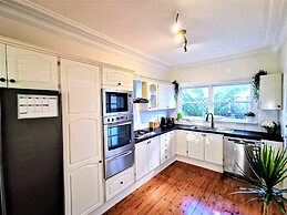 Comfy 4 Bedroms Corner House