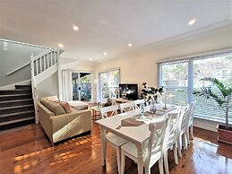 Comfy 4 Bedroms Corner House