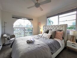 Comfy 4 Bedroms Corner House