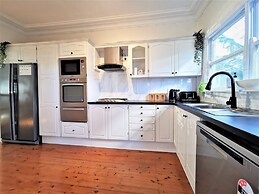 Comfy 4 Bedroms Corner House