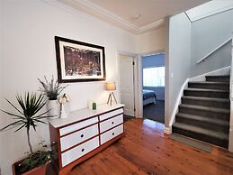 Comfy 4 Bedroms Corner House