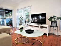 Comfy 4 Bedroms Corner House