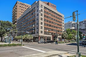 Luxury 4B Condo - Newly Renovated - Steps to French Quarter