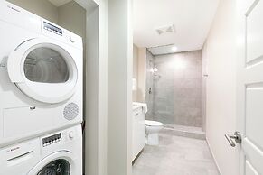 Luxury 4B Condo - Newly Renovated - Steps to French Quarter