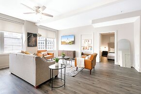 Luxury 4B Condo - Newly Renovated - Steps to French Quarter