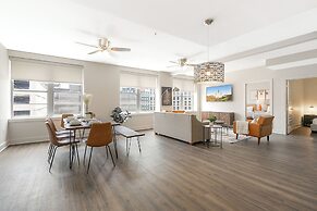 Luxury 4B Condo - Newly Renovated - Steps to French Quarter