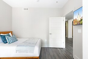 Luxury 4B Condo - Newly Renovated - Steps to French Quarter