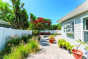 Tropical Siesta 2 Bedroom Home by RedAwning