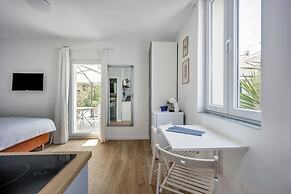 Studio apartments Yucca 2min to the sea